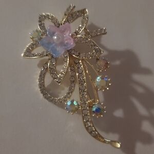 Elegant Flower Brooch New